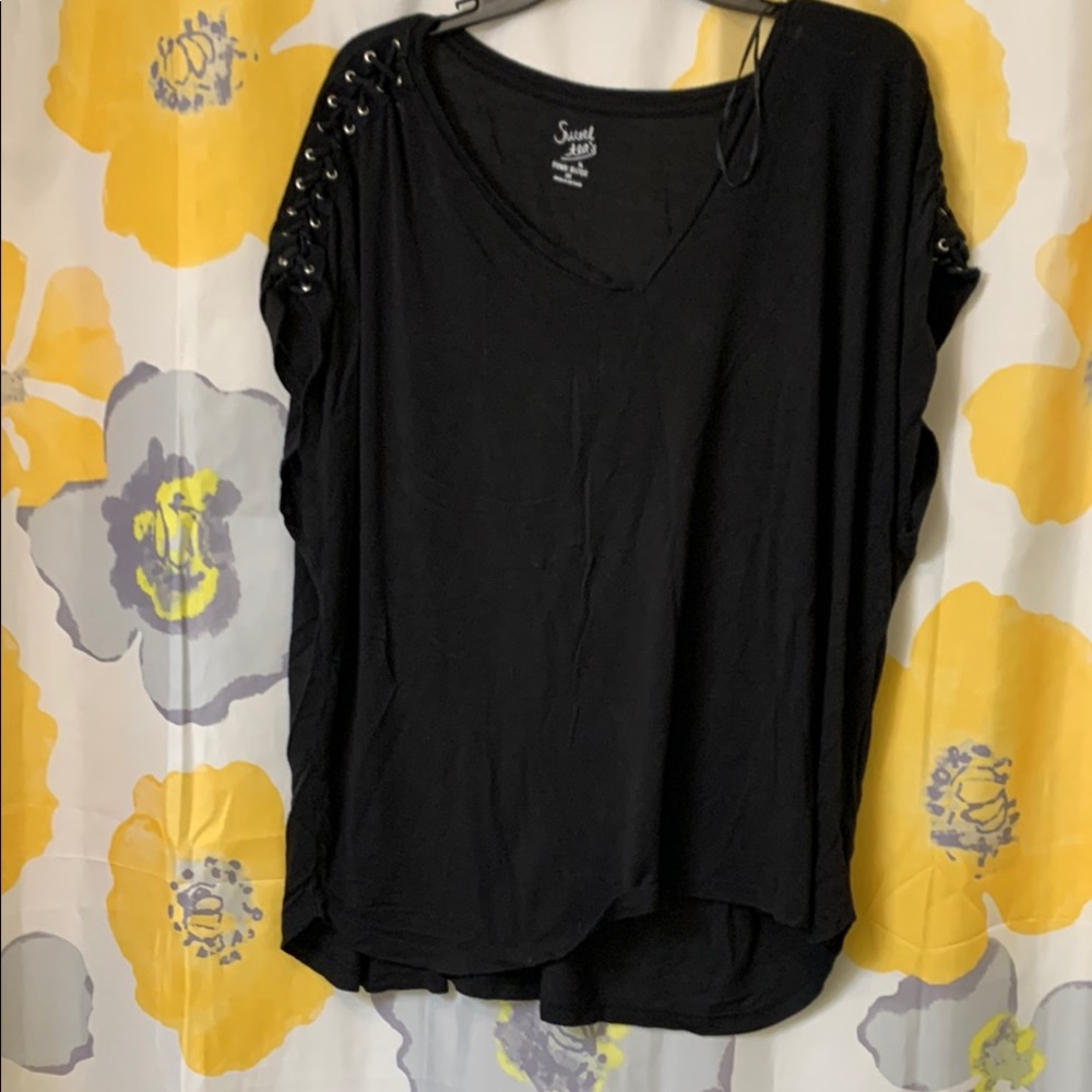Sweet tea’s  Black Relaxed Embellished Tee